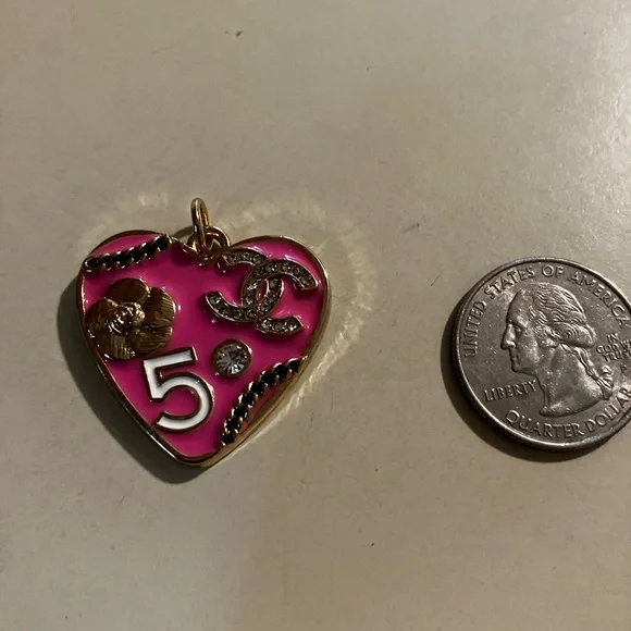 Chanel stamped Gold and Hot Pink Heart Pendant/charm/zipper pull - Picture 3 of 5